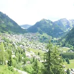 In Azalee Near Linga Gondola Apartmán *